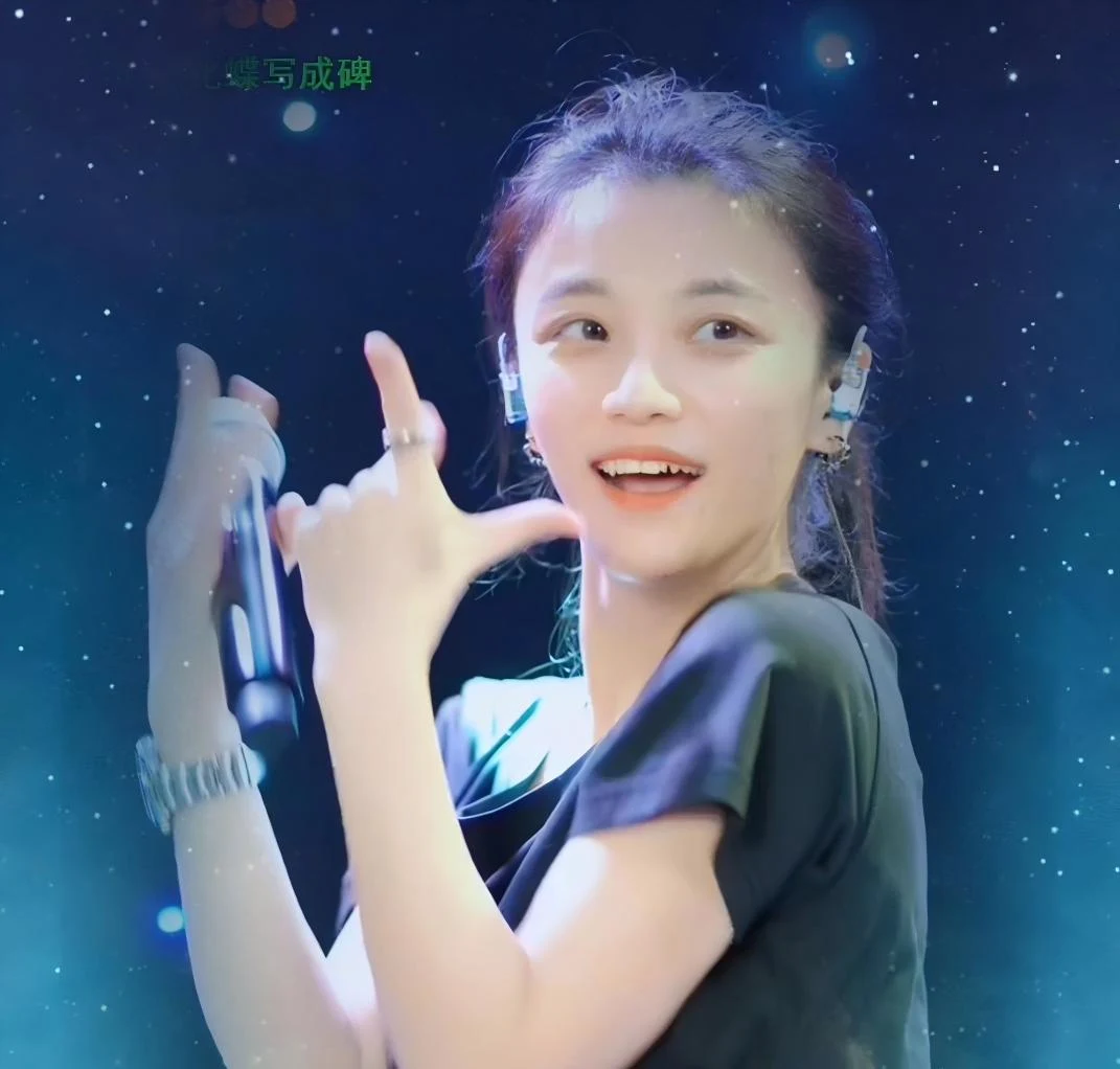 歌曲前奏热舞,思月舞台照片